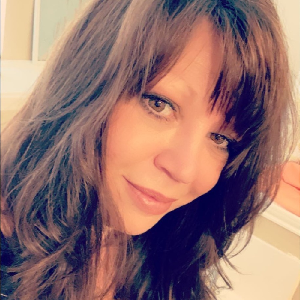 Meet your Posher, Michele lewis
